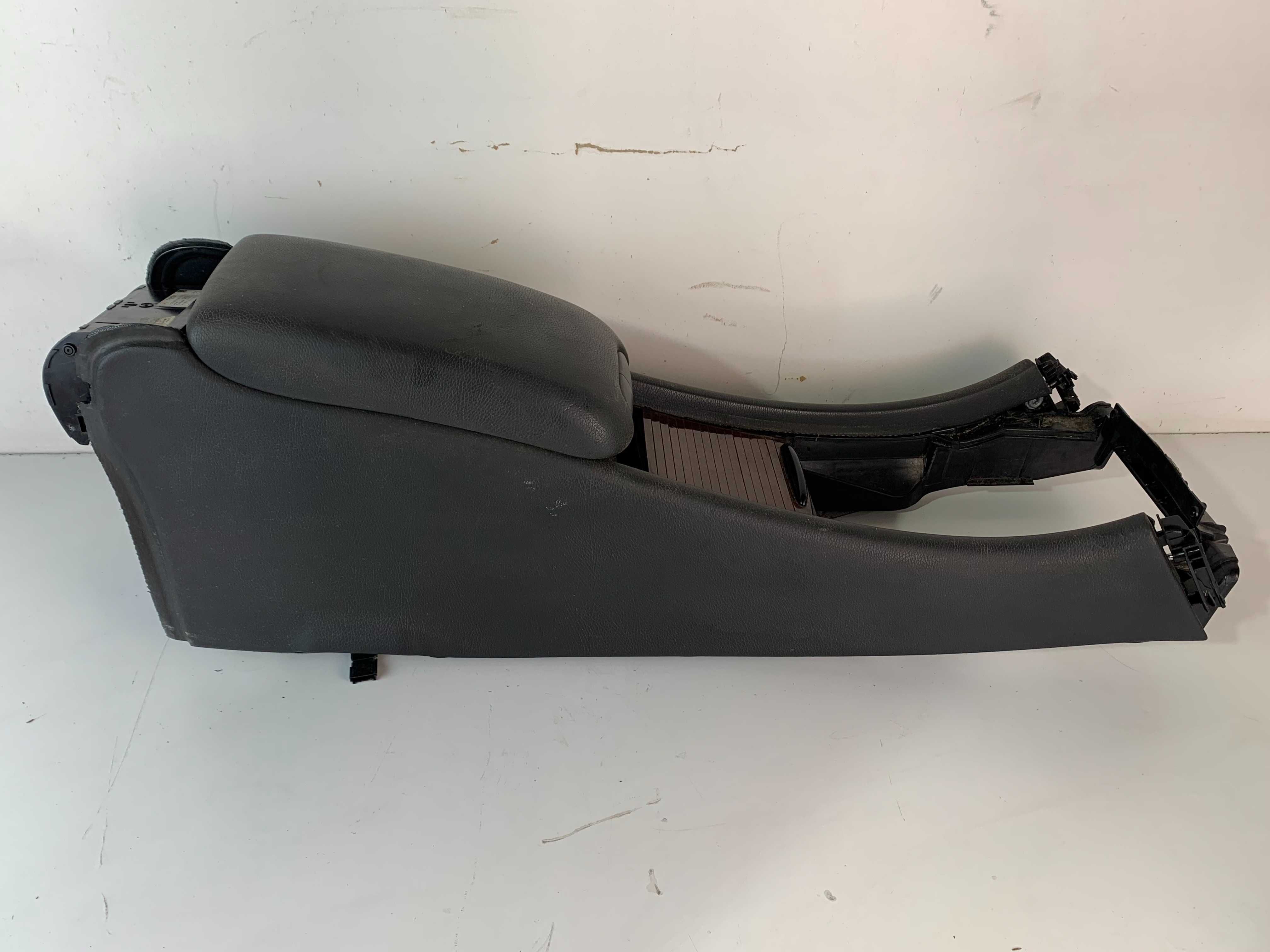 Подлакътник Mercedes-Benz C-class W203 (00-04)г.