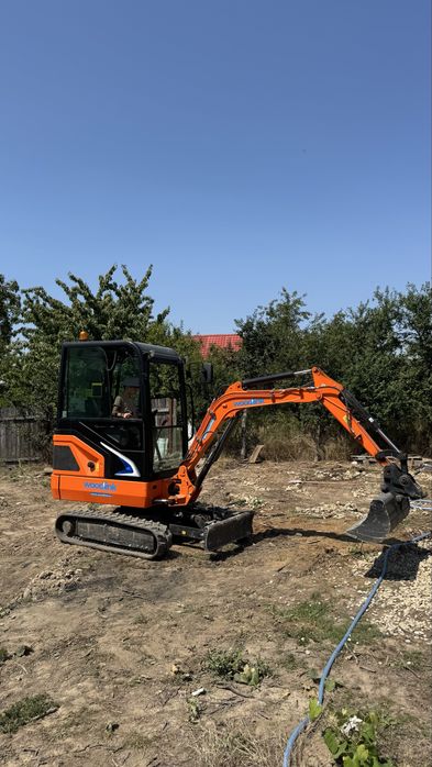 Mini Excavator 2.0 T de inchiriat fara operator (3 cupe)