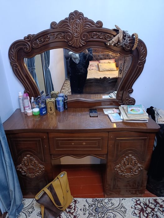 Spalniy garnitur sotiladi