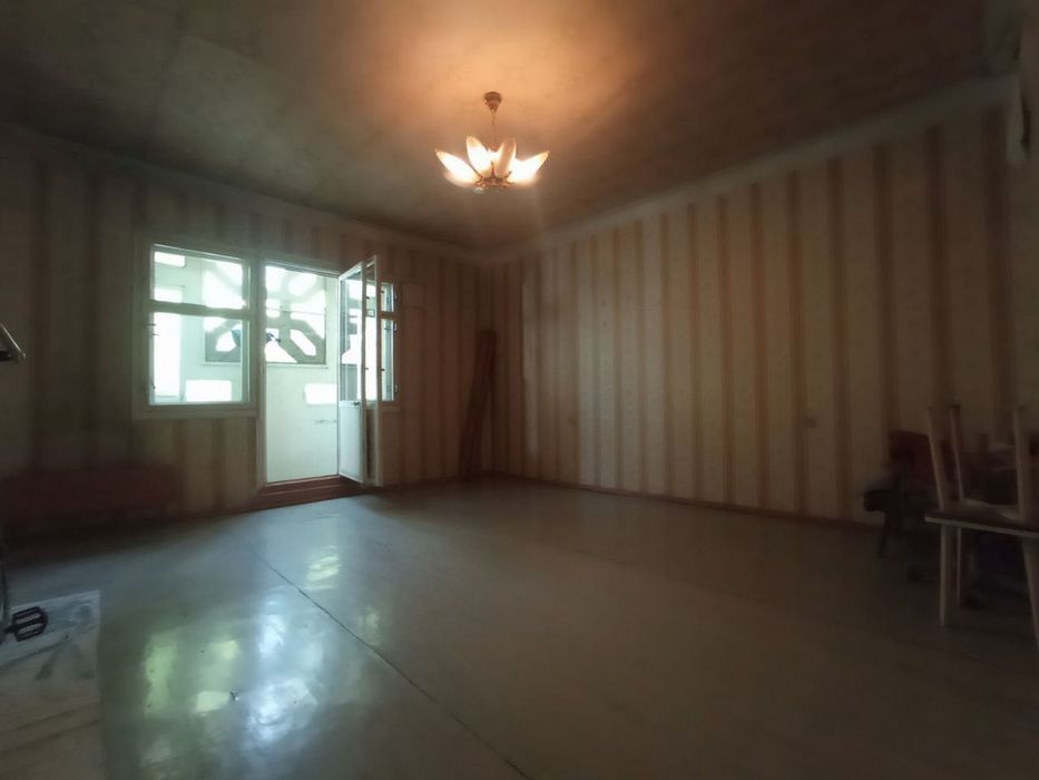 Продам трехкомнатную квартиру