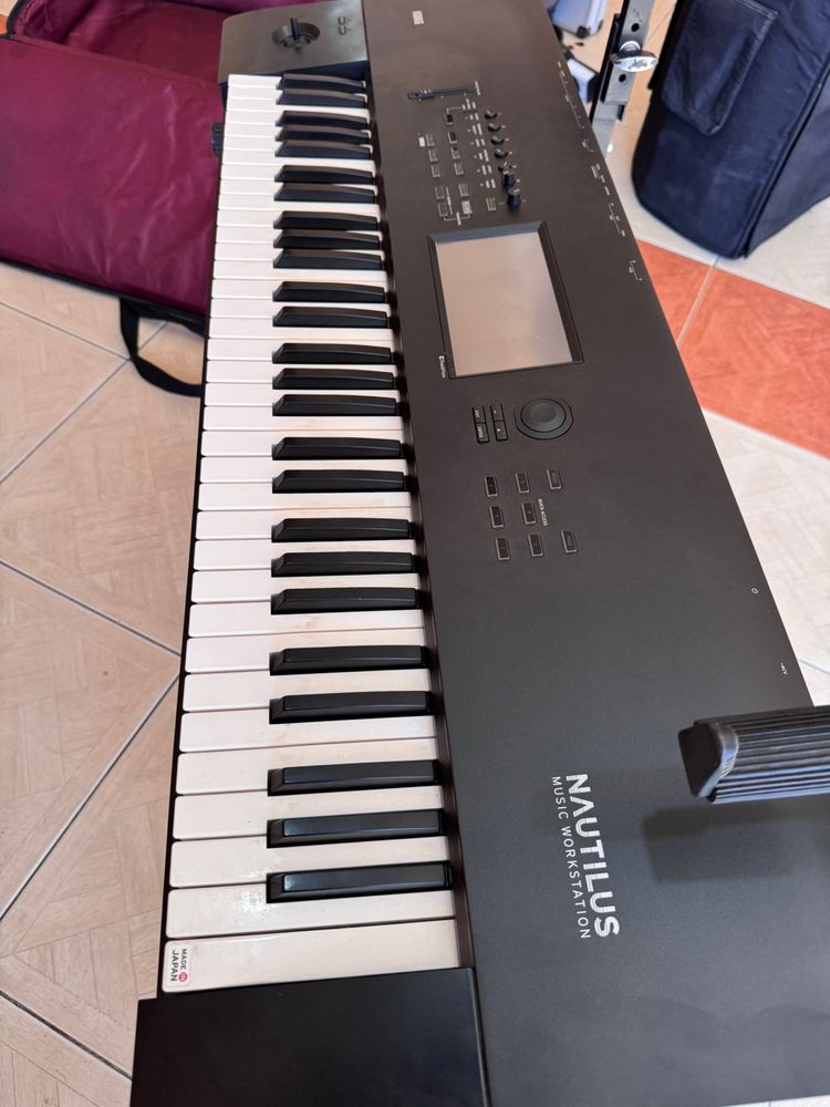 Korg nautilus 61 запазен клавир няма забележки
