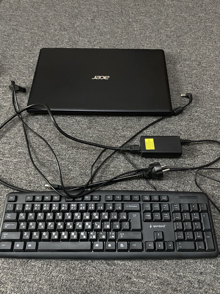 Ноутбук Acer Aspie V5-571 Core i 3 в хорошем состоянии.