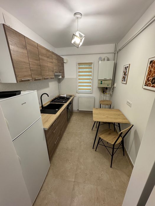 Chirie, renovat recent, podu ros