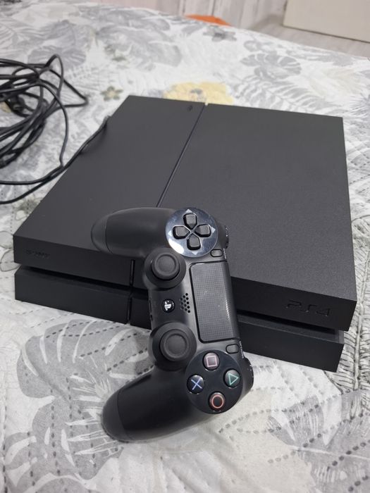 Продавам Playstation 4