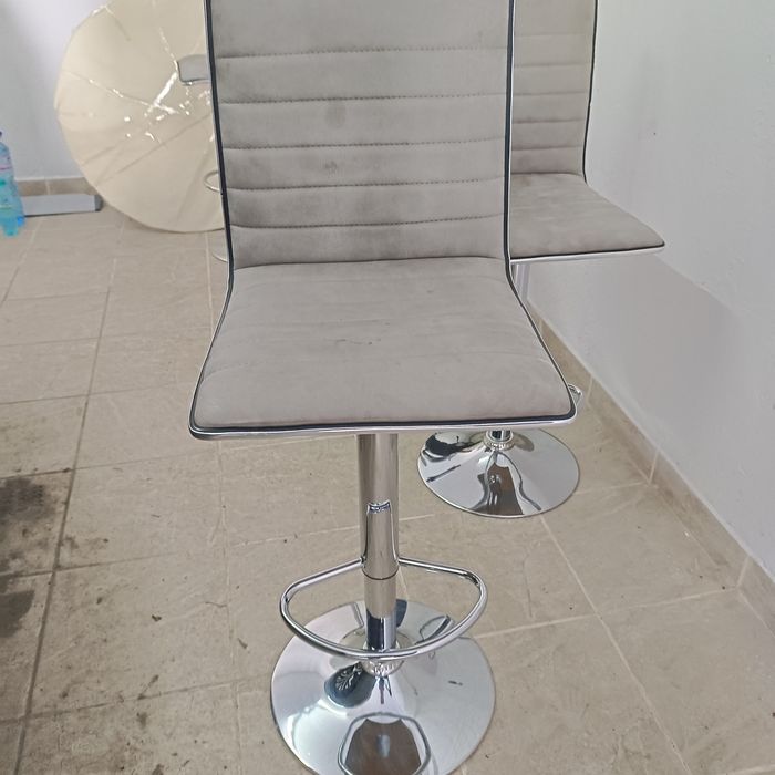 продавам 3 бар стола - сив