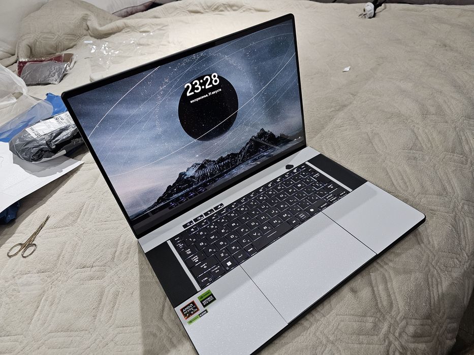 Ноутбук Asus Rog Zepherys G16 OLED 240hz
