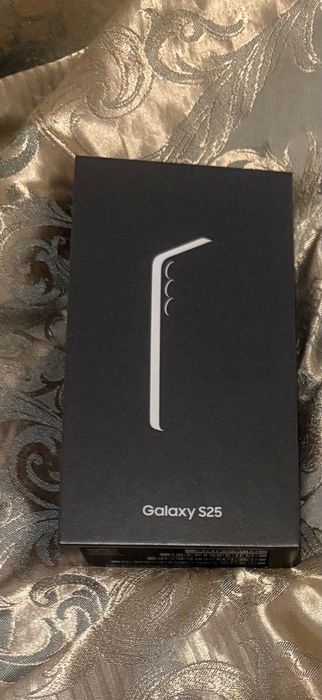 Продавам телефон Samsung S25