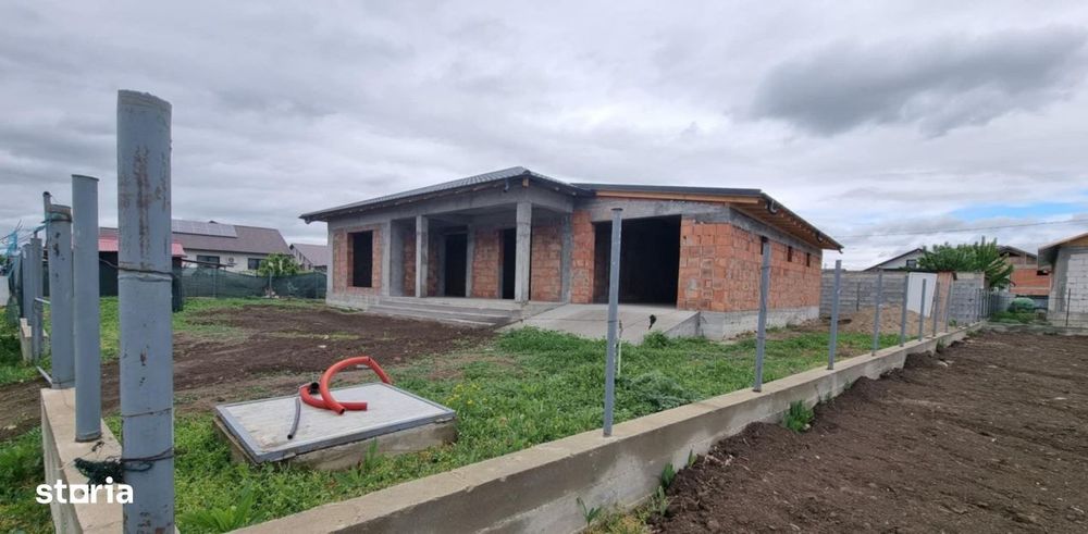 Casa de vanzare, 3 camere + garaj