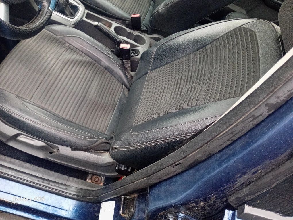 Se dezmembrează ford focus 2 motor 1.6 benzina din 2006