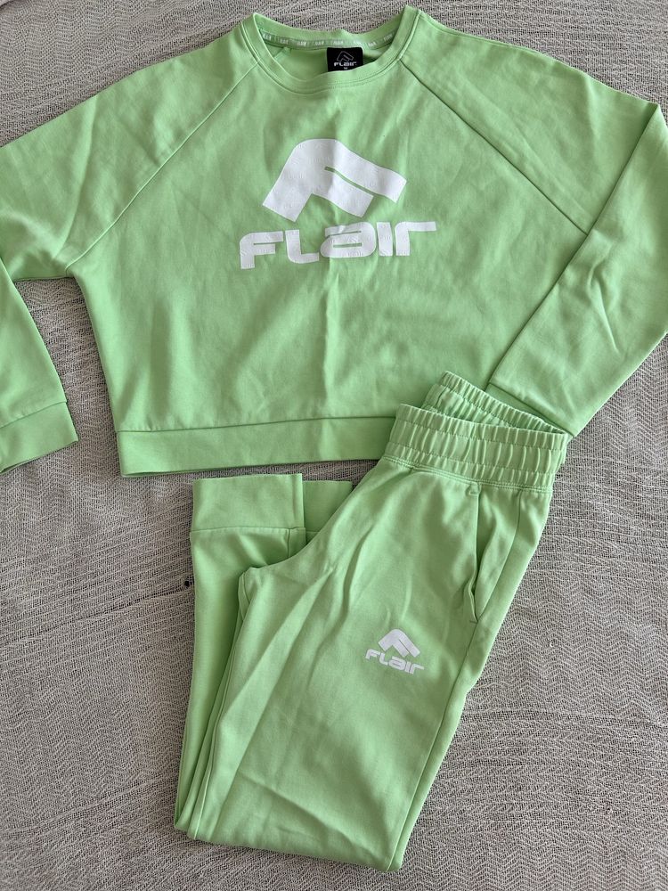 Дамски спортен екип Flair