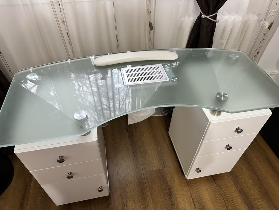 Masă de manichiură