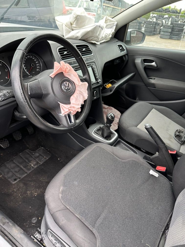 Dezmembram vw polo 6R, moto 1.2 tdi, an 2012