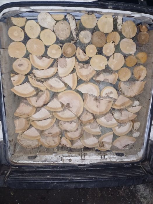 Vând lemne de foc  uscate sau verzi