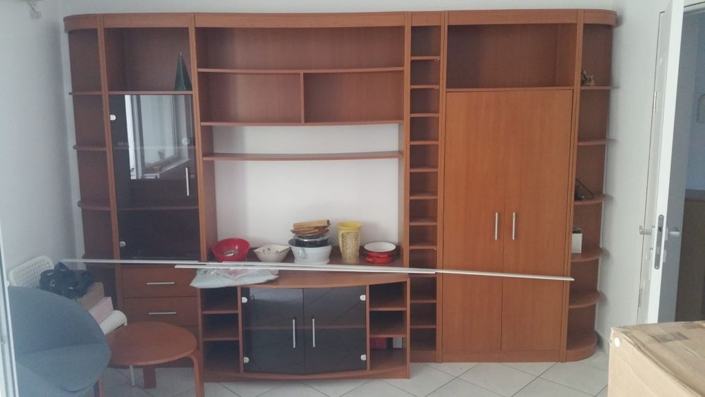 Vând  bibliotecă