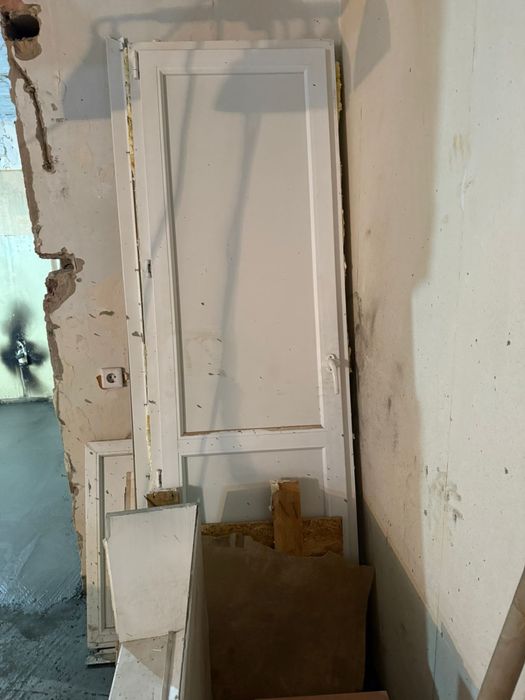 Пластиковая дверь