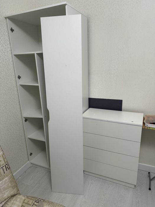 Шкаф и тумбочка + двери тож идут