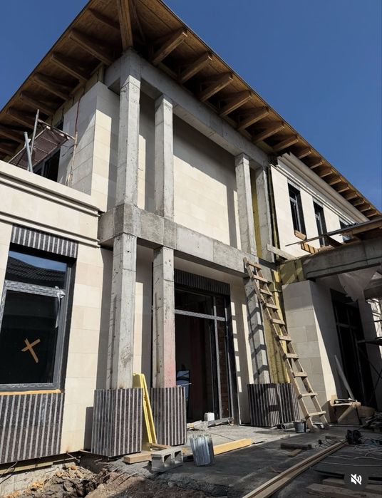 Фасад травертин гранит