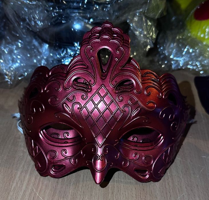 Маски на новый год.