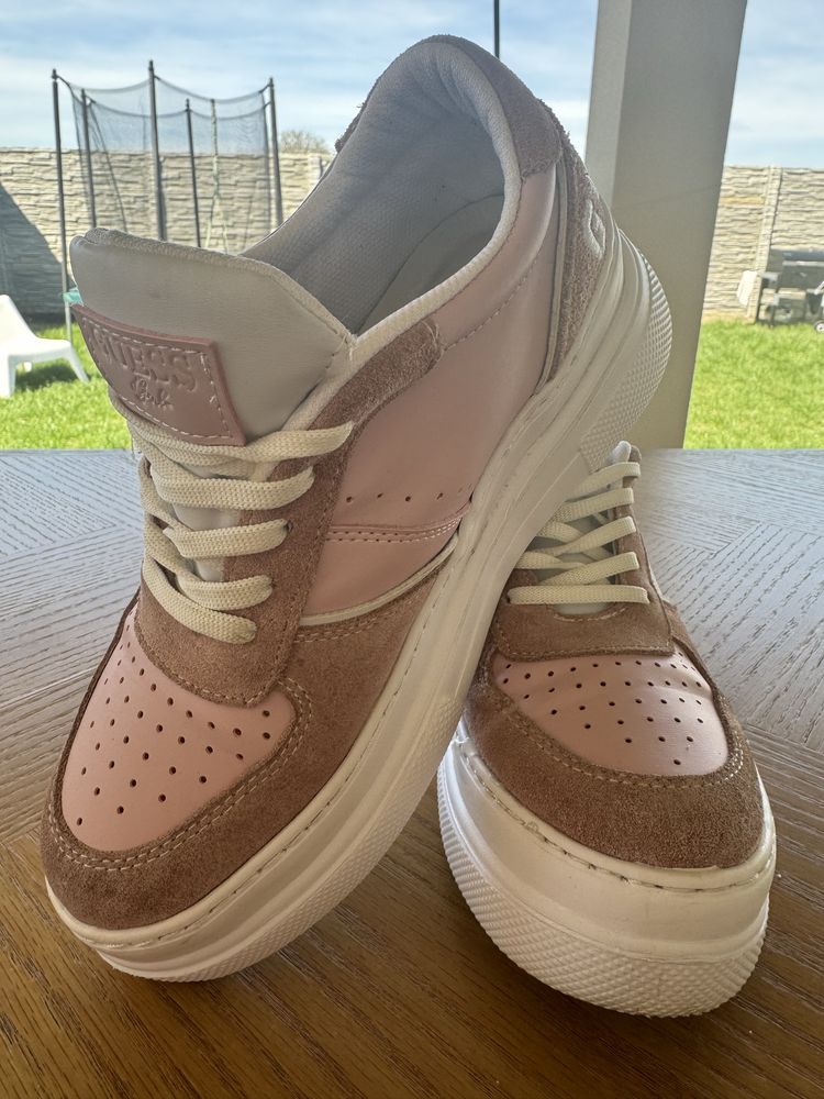 Sneakers Guess- mărimea 37