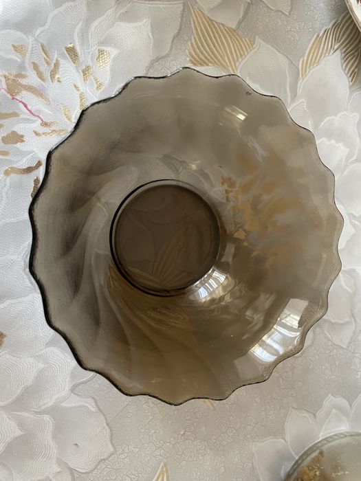 4 таких тарелки примерно