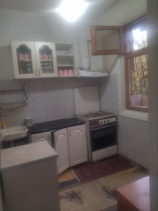 Kvartra sotiladi 3 xonna farxod bozor rŏparasida azgina kirganda