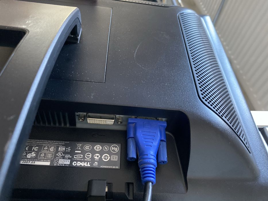 Monitor calculator Dell folosit+cabluri