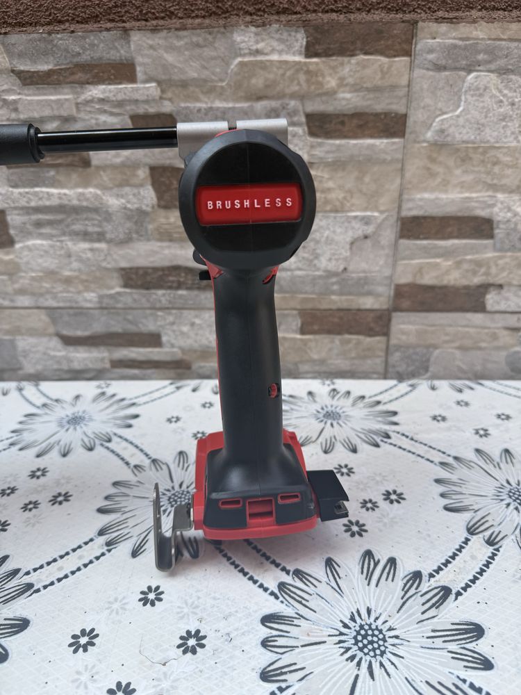 Акумулаторен винтоверт MILWAUKEE M18