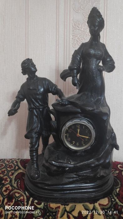 Часы каменные  1960 года, механизм танковый.