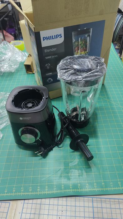 Блендер Philips HR3030. Новый