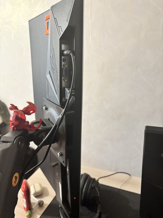 Монитор DEXP в хорошем состоянии