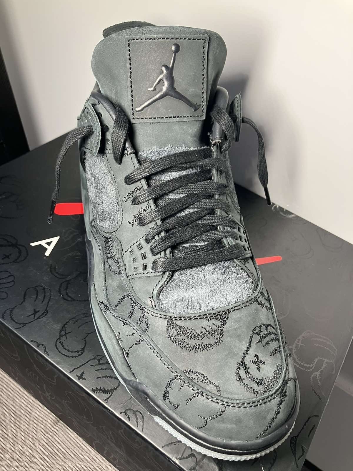 Air jordan 4 retro kaws