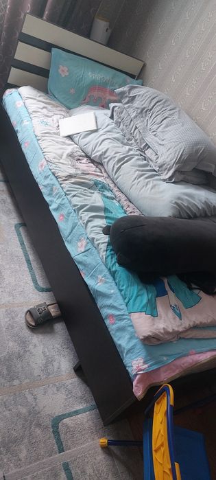 Продам 2 кровати 2 тумбы