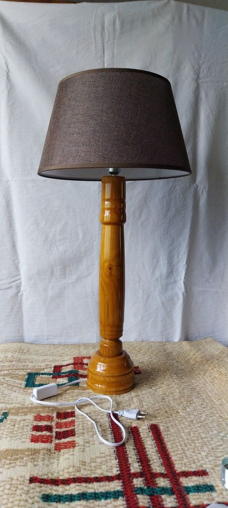 Lampa,veioza lemn masiv stejar,lucrata manual,finisaj shellac