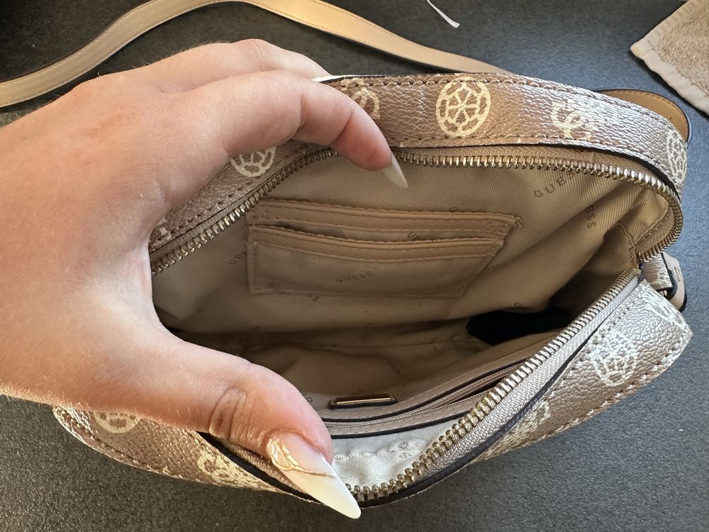 Дамска чанта Guess