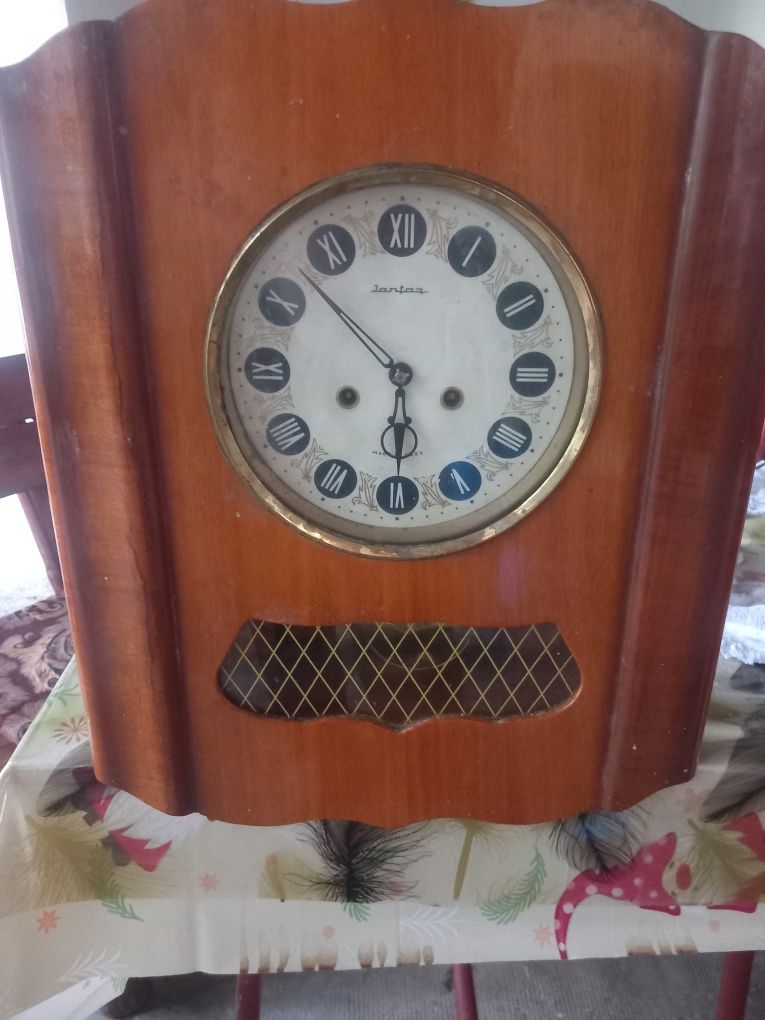 Ceas vechi de perete functional