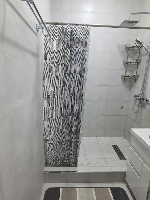 Продам квартиру на Буюк Ипак Йули 2в3/5/5 Евро ремонт с мебелью и тех.