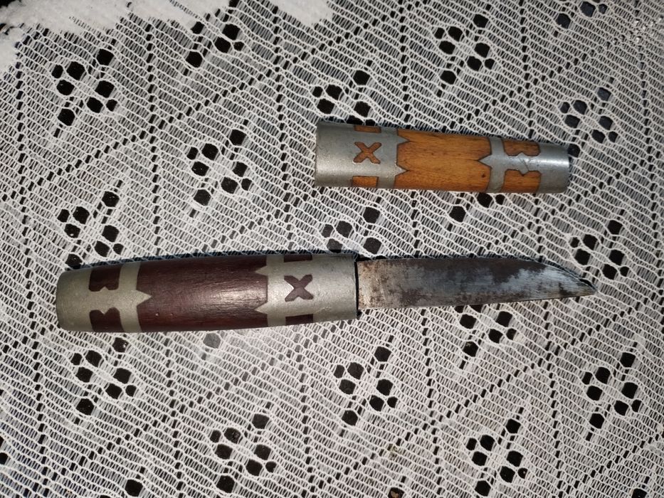 Cuțit vechi făcut manual