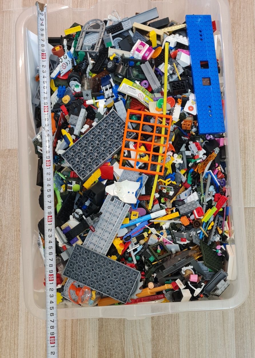 Piese Lego Originale ( valoare estimata la peste 8500 Lei)