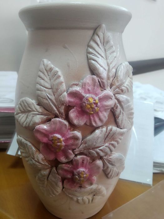Продам новую вазу. Керамика, Высота 23 см. Ширина  12 см. 1000 тенге