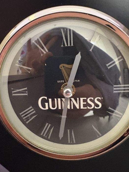 Стенен часовник Guinness