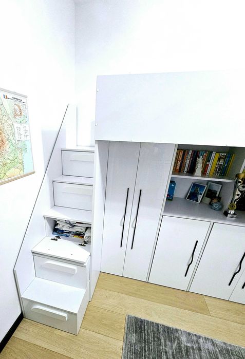 Mobilier dormitor cu pat inalt