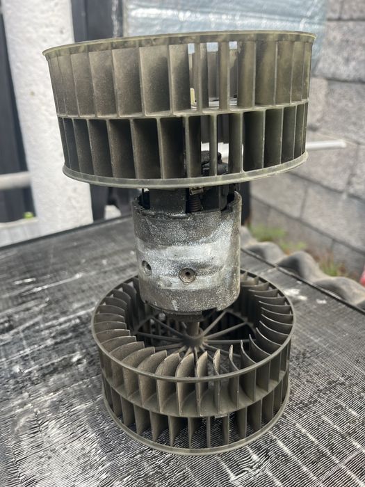 Моторчик печки вентиятор. На 124 мерс