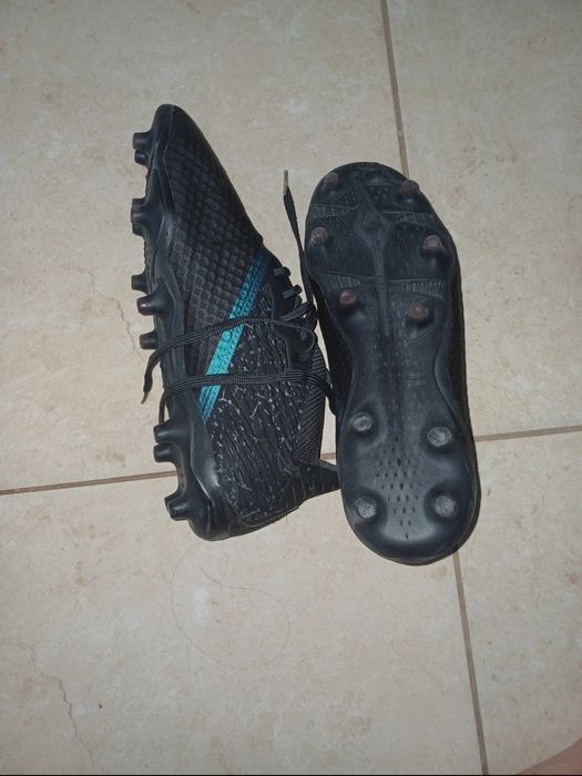 Ghete de fotbal tip crampoane kipsta