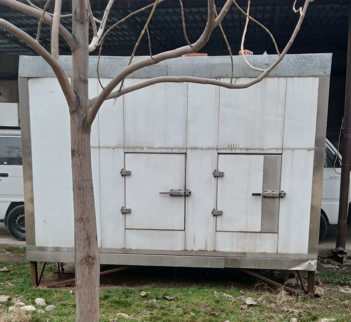 Продаются 2 стационар. холодильника на Газель