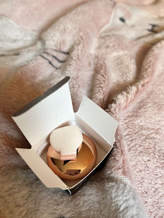 Mini pudra cu mini powder puff