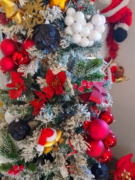 Красива коледна елха