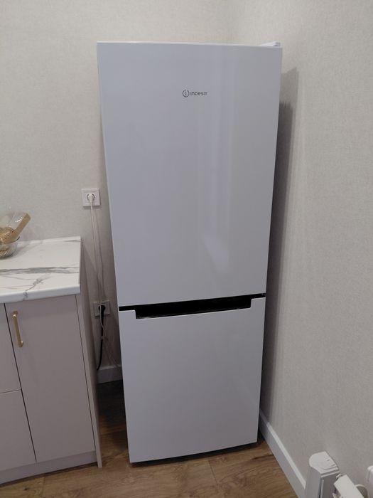 Холодильник и стиральная машина, срочно в свизи с продажей квартиры,