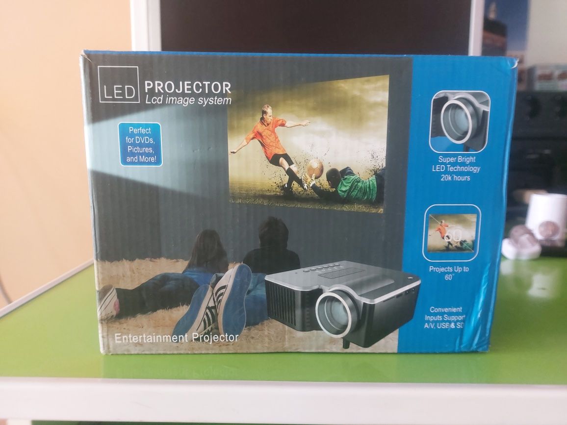 Projector sotiladi ishlashi zo'r