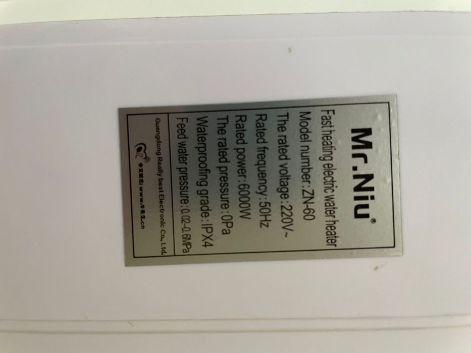 Incalzitor electric instant apa cu afisaj LED temperatura