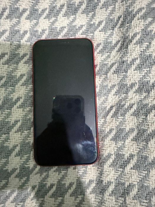 Айфон 11 красная